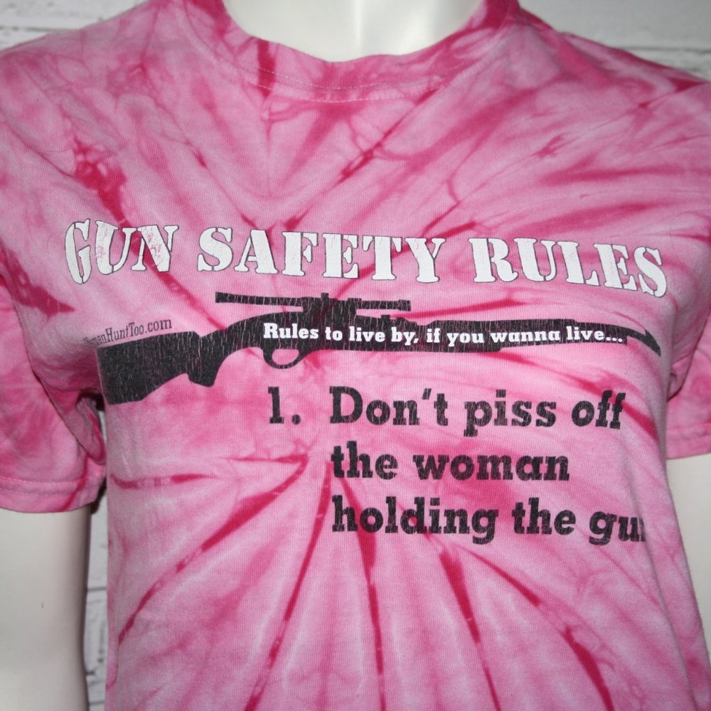 💗🔫 Womenhunttoo.com · Gun Safety Tee · Size S
